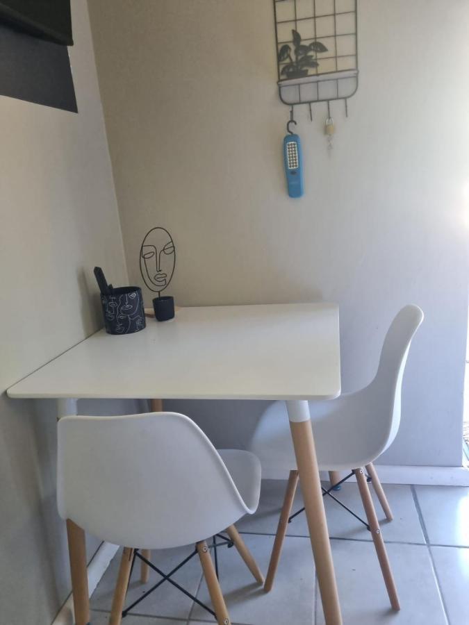 Angel 8 Airbnb Apartment 2 روبرتسون المظهر الخارجي الصورة
